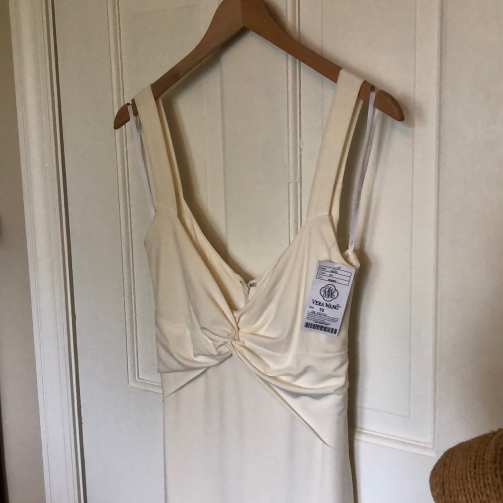 Vera Wang White Stretch Knee-Length Gown